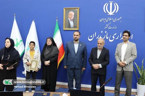 نشست صمیمانه نوجوانان فعال کانون مازندران با دکتر یونسی استاندار مازندران