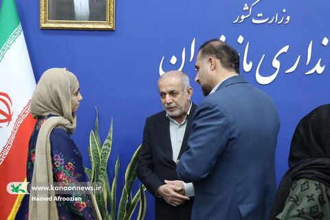 نشست صمیمانه نوجوانان فعال کانون مازندران با دکتر یونسی استاندار مازندران