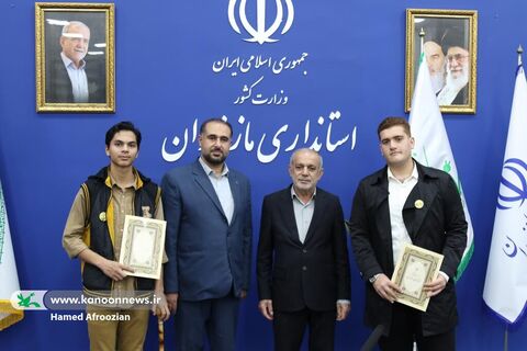 نشست صمیمانه نوجوانان فعال کانون مازندران با دکتر یونسی استاندار مازندران