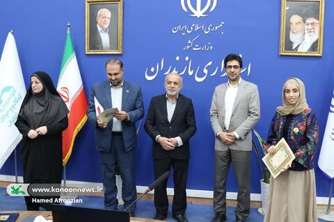 نشست صمیمانه نوجوانان فعال کانون مازندران با دکتر یونسی استاندار مازندران