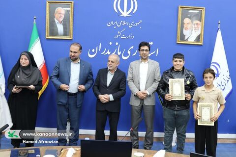 نشست صمیمانه نوجوانان فعال کانون مازندران با دکتر یونسی استاندار مازندران