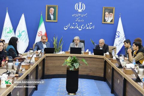 نشست صمیمانه نوجوانان فعال کانون مازندران با دکتر یونسی استاندار مازندران