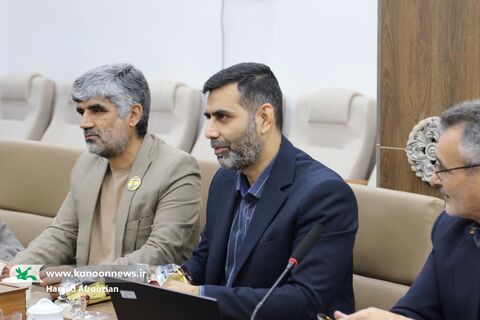 نشست صمیمانه نوجوانان فعال کانون مازندران با دکتر یونسی استاندار مازندران
