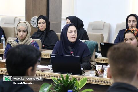 نشست صمیمانه نوجوانان فعال کانون مازندران با دکتر یونسی استاندار مازندران