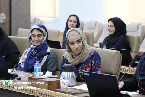 نشست صمیمانه نوجوانان فعال کانون مازندران با دکتر یونسی استاندار مازندران