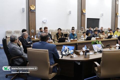 نشست صمیمانه نوجوانان فعال کانون مازندران با دکتر یونسی استاندار مازندران