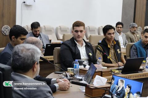 نشست صمیمانه نوجوانان فعال کانون مازندران با دکتر یونسی استاندار مازندران