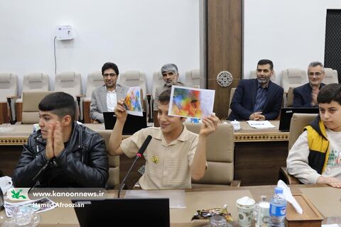 نشست صمیمانه نوجوانان فعال کانون مازندران با دکتر یونسی استاندار مازندران