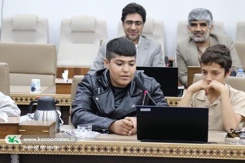 نشست صمیمانه نوجوانان فعال کانون مازندران با دکتر یونسی استاندار مازندران