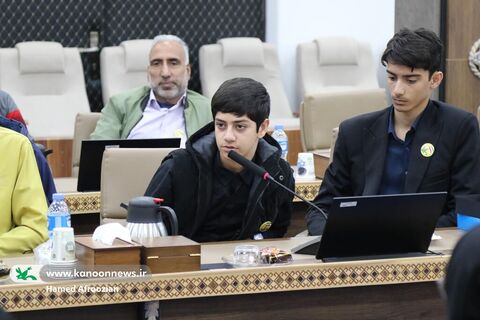 نشست صمیمانه نوجوانان فعال کانون مازندران با دکتر یونسی استاندار مازندران