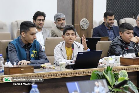 نشست صمیمانه نوجوانان فعال کانون مازندران با دکتر یونسی استاندار مازندران