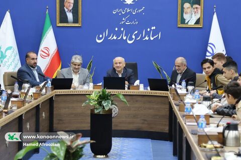 نشست صمیمانه نوجوانان فعال کانون مازندران با دکتر یونسی استاندار مازندران