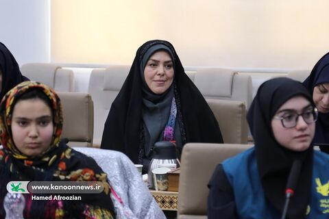 نشست صمیمانه نوجوانان فعال کانون مازندران با دکتر یونسی استاندار مازندران