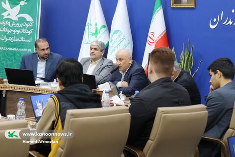 نشست صمیمانه نوجوانان فعال کانون مازندران با دکتر یونسی استاندار مازندران