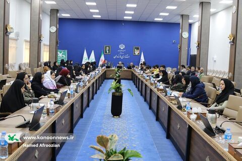 نشست صمیمانه نوجوانان فعال کانون مازندران با دکتر یونسی استاندار مازندران