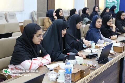 نشست صمیمانه نوجوانان فعال کانون مازندران با دکتر یونسی استاندار مازندران