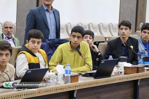 نشست صمیمانه نوجوانان فعال کانون مازندران با دکتر یونسی استاندار مازندران