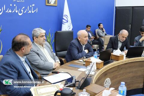 نشست صمیمانه نوجوانان فعال کانون مازندران با دکتر یونسی استاندار مازندران