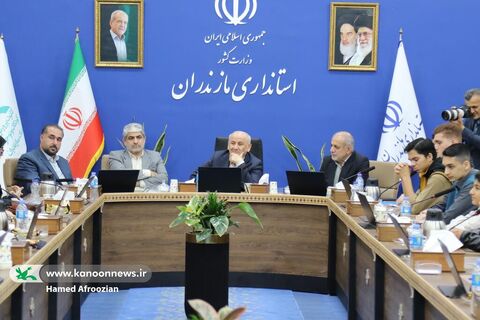 نشست صمیمانه نوجوانان فعال کانون مازندران با دکتر یونسی استاندار مازندران