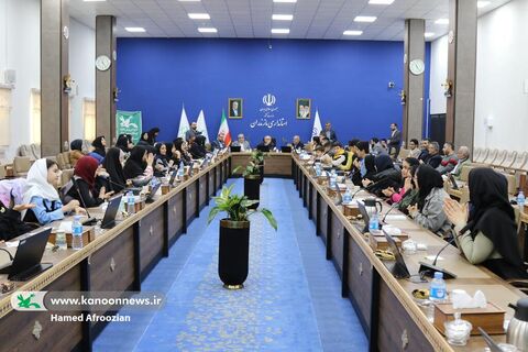 نشست صمیمانه نوجوانان فعال کانون مازندران با دکتر یونسی استاندار مازندران