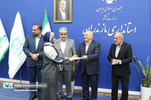 نشست صمیمانه نوجوانان فعال کانون مازندران با دکتر یونسی استاندار مازندران