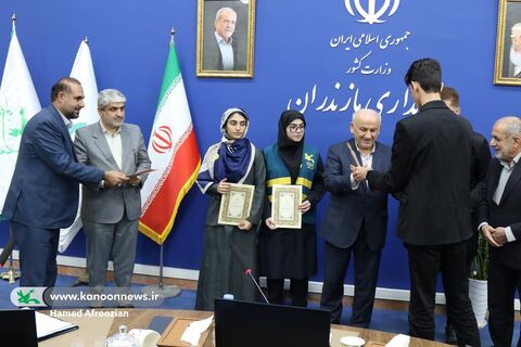 نشست صمیمانه نوجوانان فعال کانون مازندران با دکتر یونسی استاندار مازندران