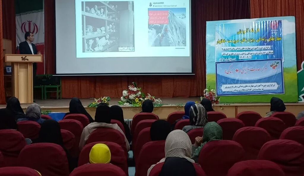 کارگاه آموزشی مهارت‌های زندگی با محوریت فرزندپروری در سنقر برگزار شد