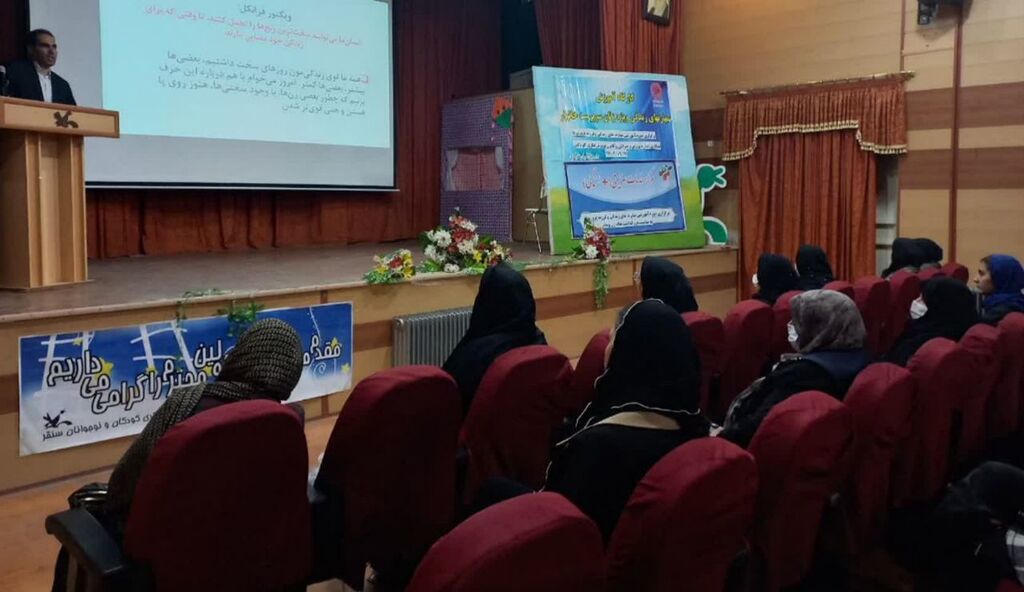 کارگاه آموزشی مهارت‌های زندگی با محوریت فرزندپروری در سنقر برگزار شد