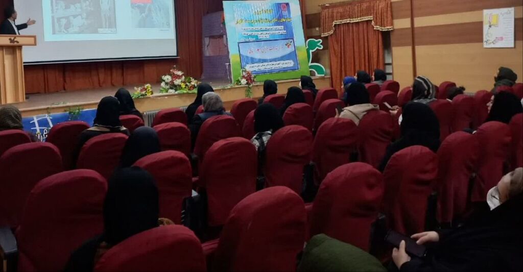 کارگاه آموزشی مهارت‌های زندگی با محوریت فرزندپروری در سنقر برگزار شد