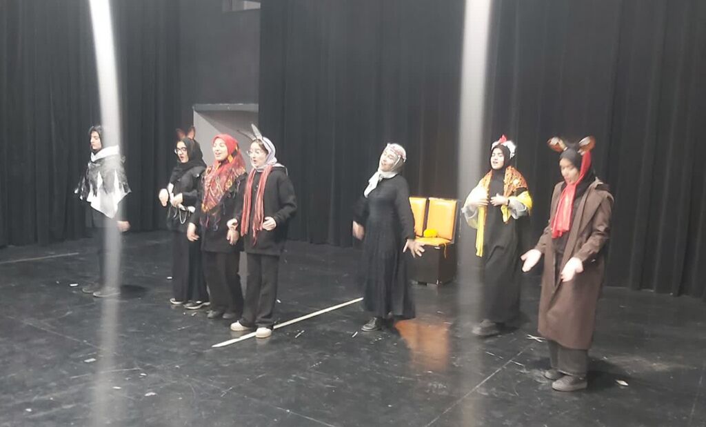 درخشش نوجوانان مرکز مجتمع کانون کرج با نمایش «مهمان جامانده» در جشنواره تئاتر شهر