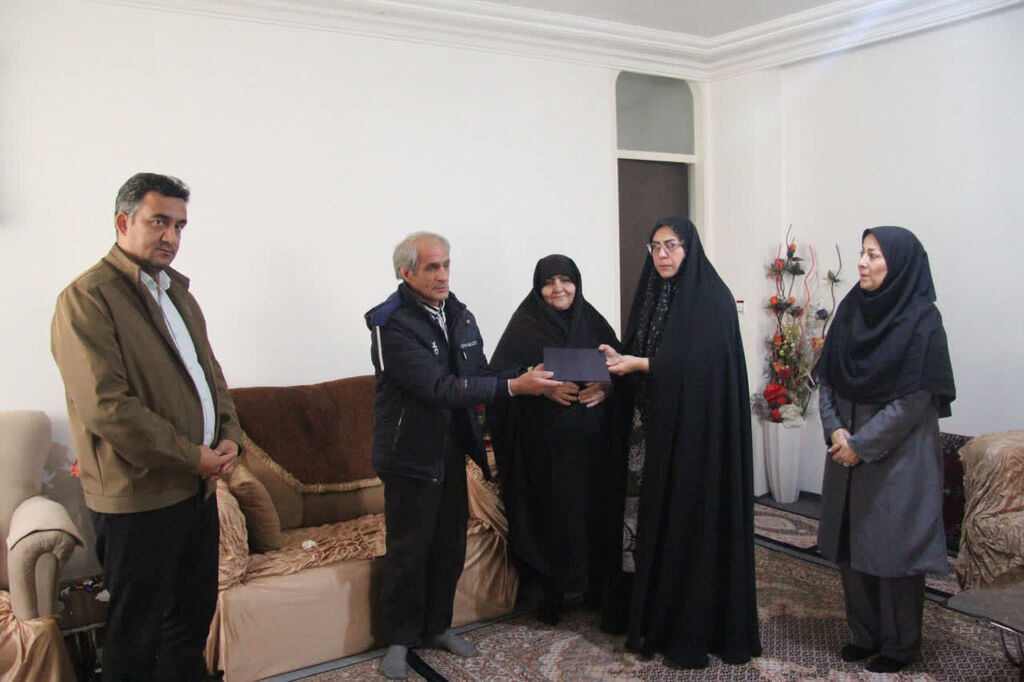 زهرا آبسوران:فداکاری و ایثار جانبازان الگوی نسلهای امروز