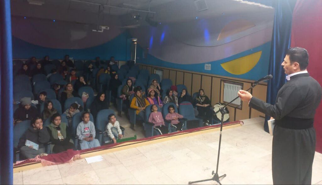 تاکید چهره فرهنگی روانسر بر نقش قصه در پنجشنبههای قصهگویی کانون