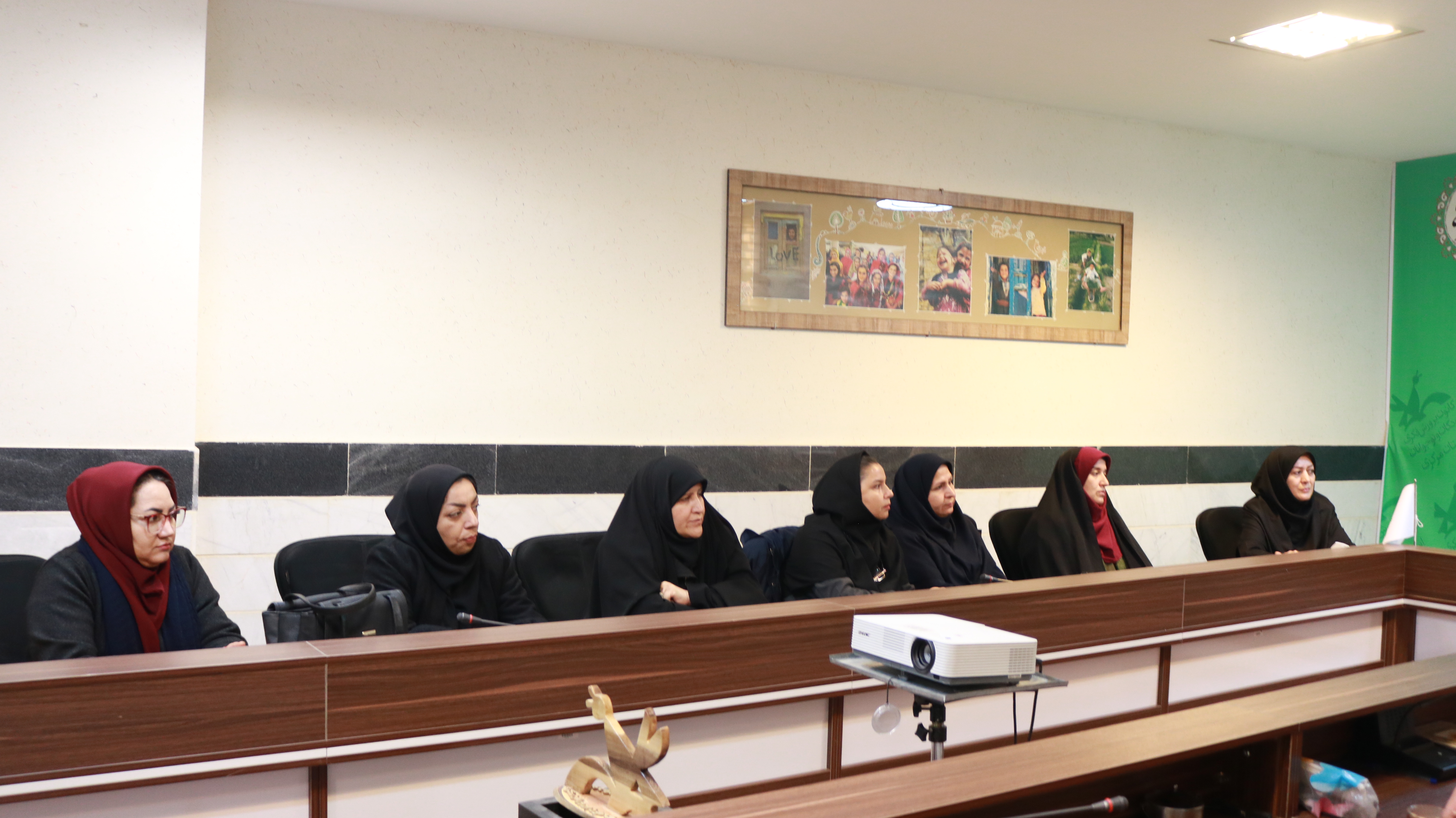 نشست هم اندیشی اعضای دبیرخانه با هیات داوران مرحله استانی