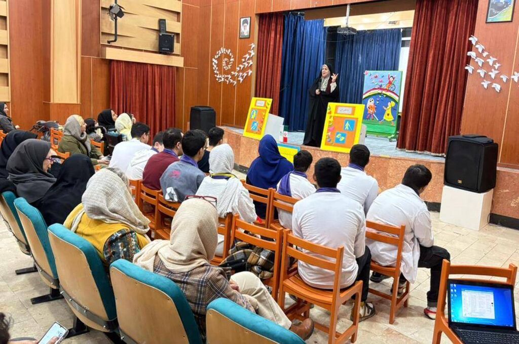 در مرکز ۴۰ «ستاره‌ها درخشان‌تر از همیشه» بود