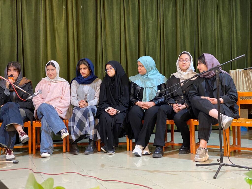 نشست مشاعره «شعر نیوش»؛ پیوندی میان حافظه، بیان و اعتمادبهنفس