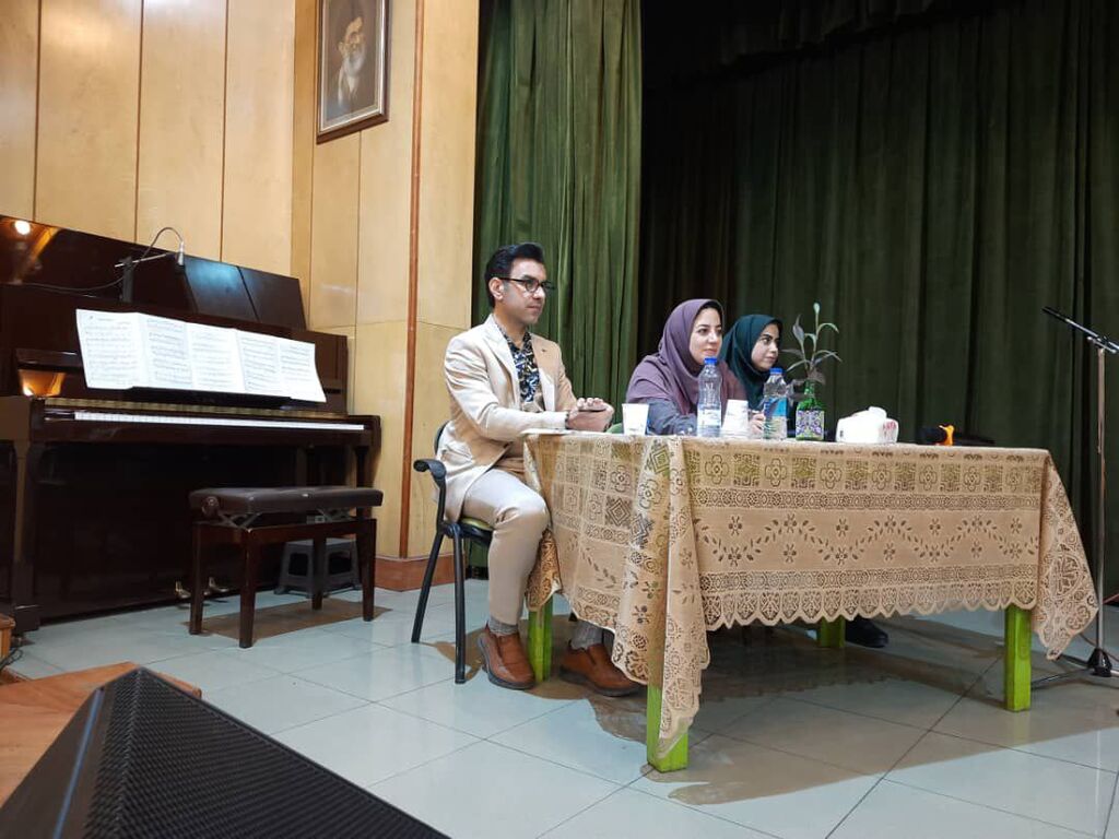 نشست مشاعره «شعر نیوش»؛ پیوندی میان حافظه، بیان و اعتمادبه‌نفس