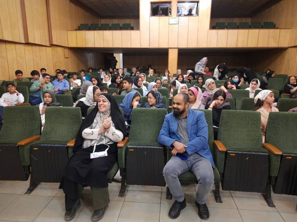 نشست مشاعره «شعر نیوش»؛ پیوندی میان حافظه، بیان و اعتمادبه‌نفس