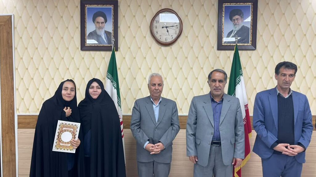 تجلیل از مربیان مرکز هرسین با حضور مسئولان شهرستانی