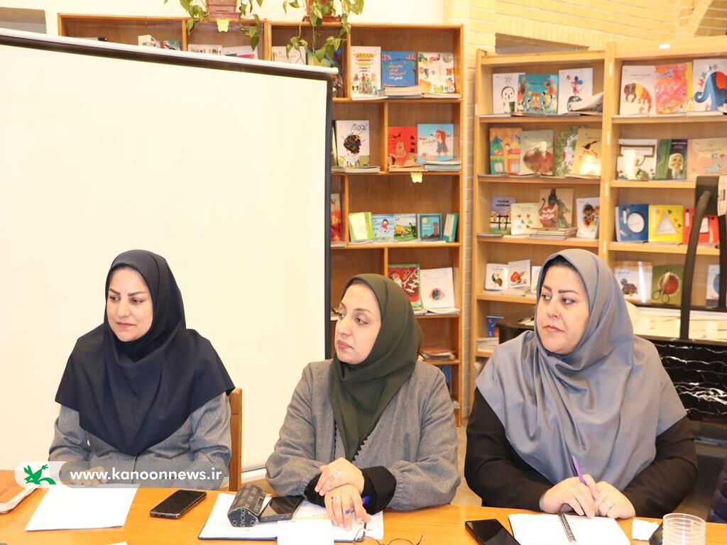 نشست فصلی مربی مسوولان کانون گلستان برگزار شد