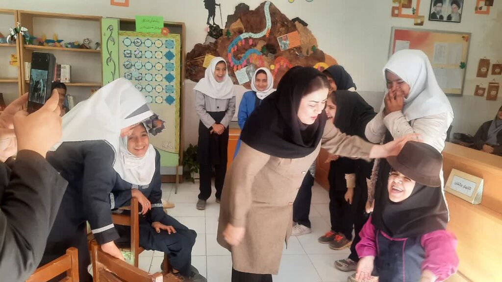 برنامه‌ای به رنگ مهربانی در مرکز شماره ۱۰ کانون کرمانشاه برای کودکان با نیازهای ویژه