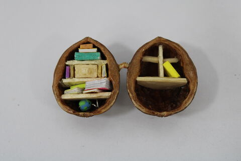 گزارش تصویری/ داوری آثار هنری دوسالانه هنرهای تجسمی در کانون همدان