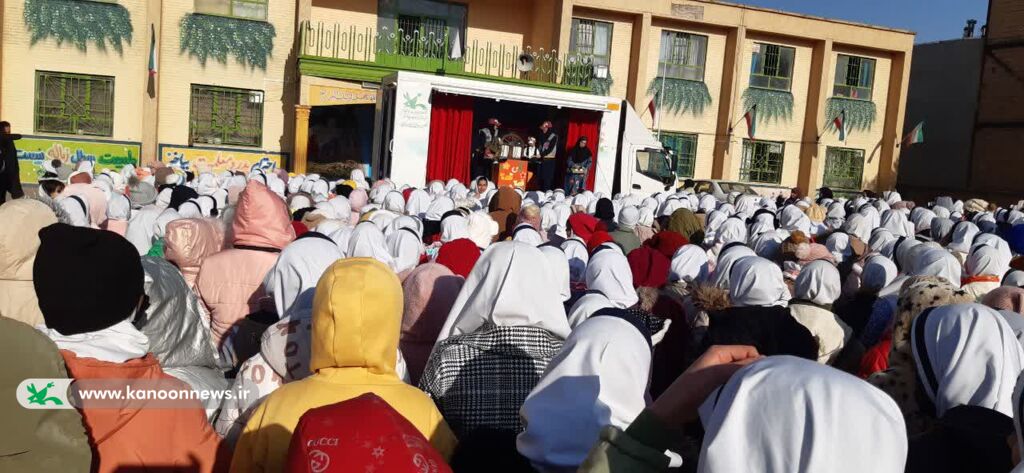 تماشاخانههای سیار کانون سفیر شادی جشنواره تئاتر در شهرها و روستاهای همدان