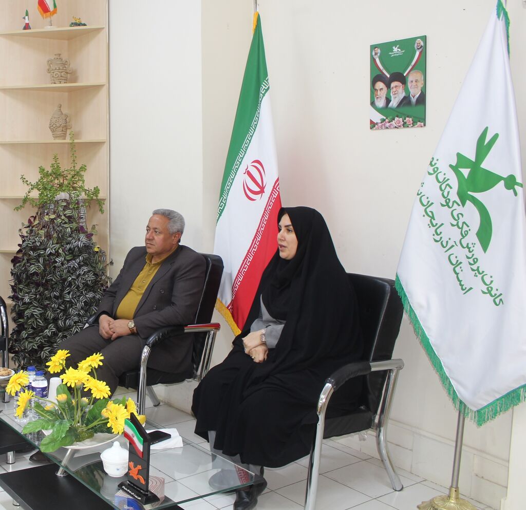 برگزاری آیین بزرگداشت ولادت حضرت فاطمه زهرا (س) و تجلیل از بانوان همکار و تقدیر از همکاران حوزه معاونت مالی در مجتمع کانون استان