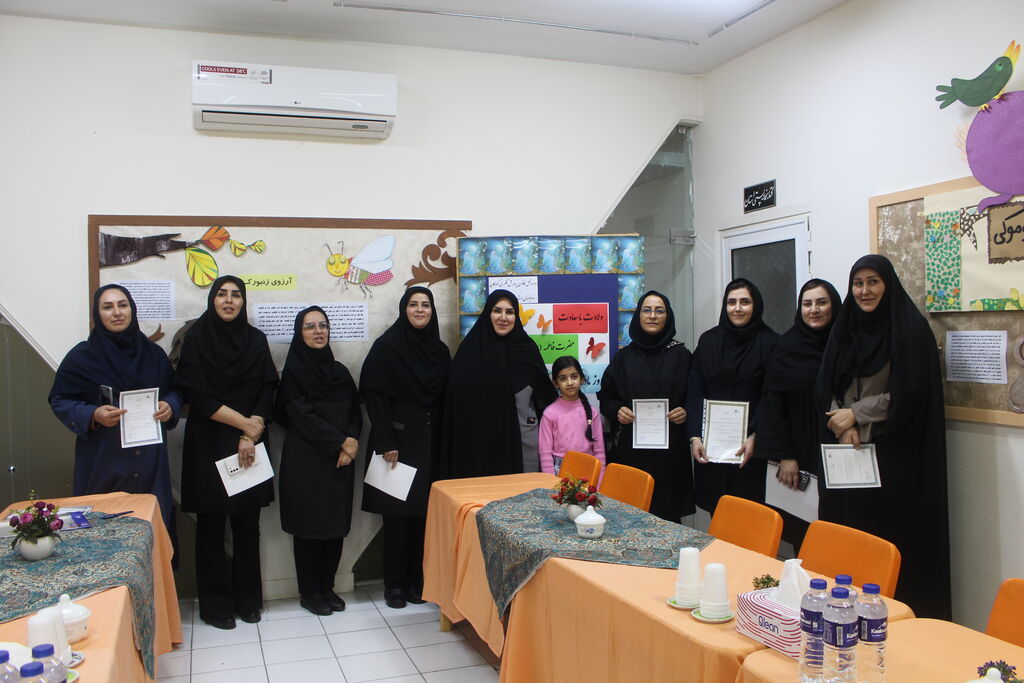 برگزاری آیین بزرگداشت ولادت حضرت فاطمه زهرا (س) و تجلیل از بانوان همکار و تقدیر از همکاران حوزه معاونت مالی در مجتمع کانون استان