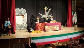 نمایش «زمین‌گُرده» در سالن مجتمع فرهنگی هنری گرگان روی صحنه رفت