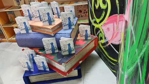 کرمانشاه. اهدای کتاب شاعر