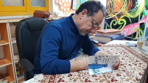 کرمانشاه. اهدای کتاب شاعر