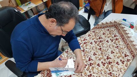 کرمانشاه. اهدای کتاب شاعر