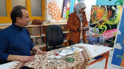 کرمانشاه. اهدای کتاب شاعر