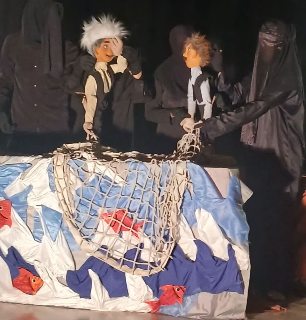 نمایش «زمین‌گُرده» در سالن مجتمع فرهنگی هنری گرگان روی صحنه رفت